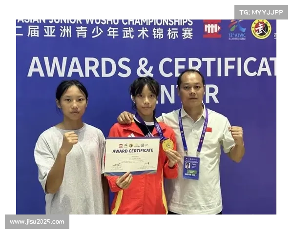 青少年锦标赛现精彩对决,小将高难度踢击技术引欢呼 青少年锦标赛现精彩对决,小将高难度踢击技术引欢呼