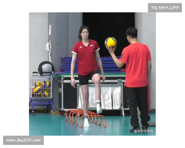 女排国手李盈莹因伤病从意大利返回天津，将进行康复治疗